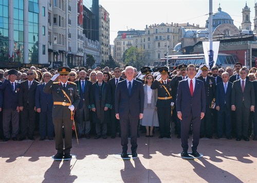 Cumhuriyet Bayramı'nın 101. Yılında Taksim'de Anma Töreni Gerçekleşti